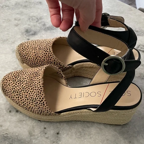 Sole Society So-Channing Black and Tan Dotted Calf Hair Espadrille Wedges - Picture 10 of 16